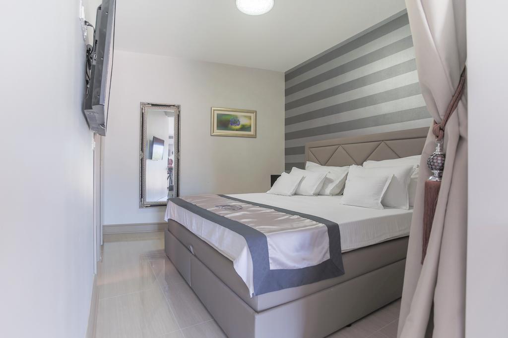 Villa Mendes Zastražišće Esterno foto